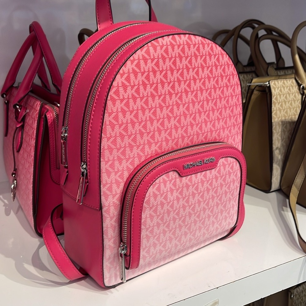 Michael Kors Jaycee Medium Ombré Signature Logo Backpack
Dragonfruit
NWT - Picture 8 of 14